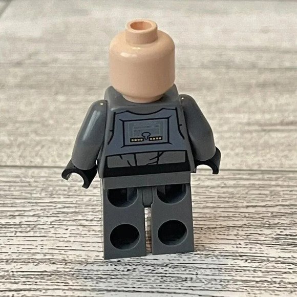 Lego Minifigure General Maximillian Veers sw0579 Star Wars RARE! - Picture 2 of 3